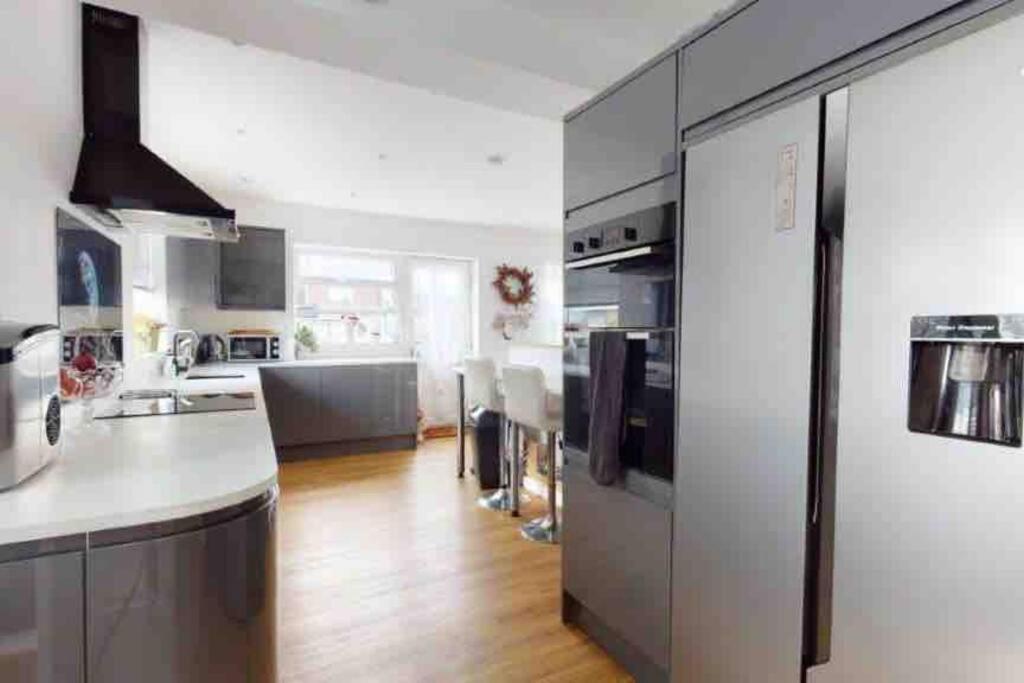 Love Lancing By The Sea With Optional Large Hot Tub Sleeps Up To 8 & Free Parking Villa ภายนอก รูปภาพ